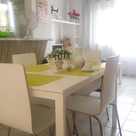 Apartment Charming In - 50 Sqm - Balcony With View